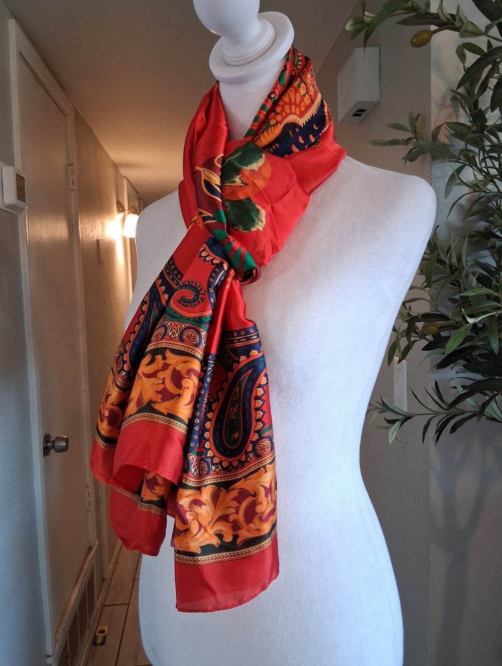 Si Na Yu Scarf 100%Silk Peacock Pailey Satin Red Artsy Indian Hawaiian Elegan - Picture 7 of 14